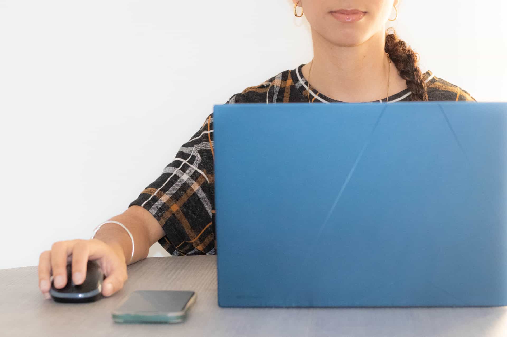 Aperçu d’un portfolio créatif mêlant communication digitale, identité visuelle, réseaux sociaux et projets marketing innovants.